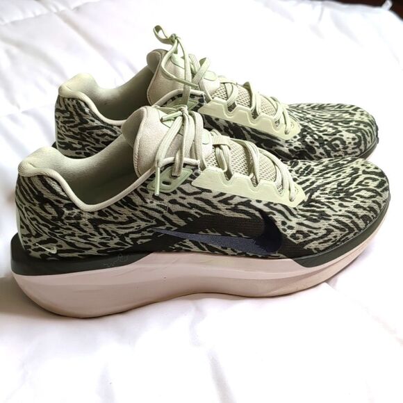 Nike Women's 12 Winflo 11 Green Cream Colorway Sneaker - Picture 1 of 10